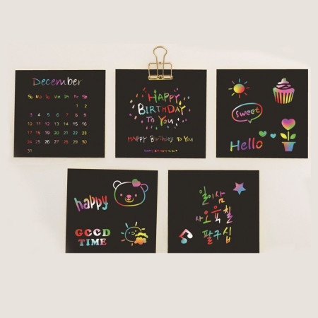 Set 100 de Planse Razuibile, Cyrax, din Hartie Curcubeu, 2 Creioane din Bambus + 2 Sabloane, +3 Ani, 8.5 x 8.5 cm, Multicolor