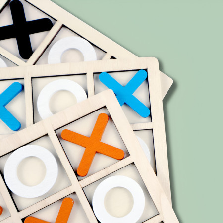 Jucarie Montessori Tic Tac Toe, Cyrax, Educativa, Interactiva, din lemn, X si O, 9 Piese, 14.3x14.3 cm, Portocaliu Alb