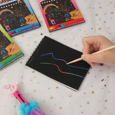 Caiet cu fise razuibile Cyrax, DIY Magic Scratch, 12 File, Curcubeu, Creion din Lemn, Cartonase negre, 26 x 19 cm, Multicolor